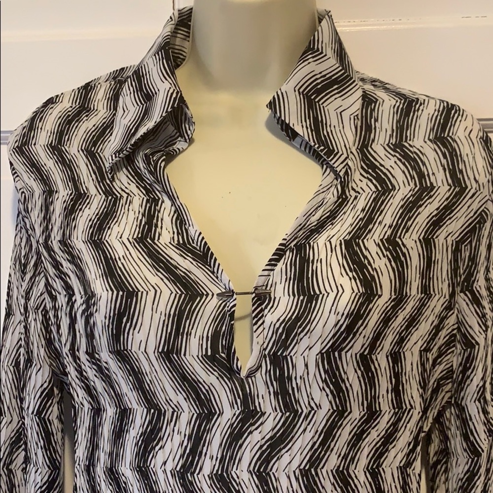 Black and White blouse by Le‎ Caviar - Size Large - Picture 2 of 2
